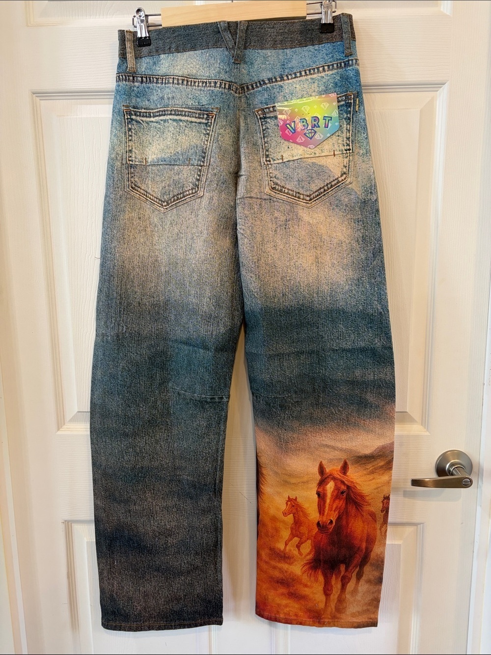 VIBRANTw M.i.U. NWT Blue Barrel Leg Jeans with Brown & Black Horse Print - Picture 7 of 10
